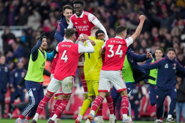 Arsenal Players Celebrating Victory